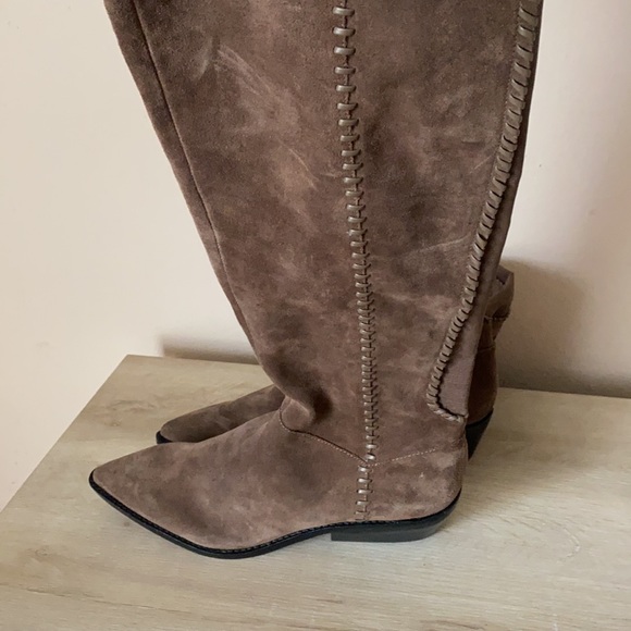 Women shoots size 10 tan 100% real suede - Picture 2 of 3